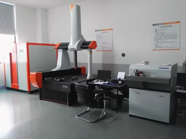 Dimensional inspection equipment at a strategic manufacturing base